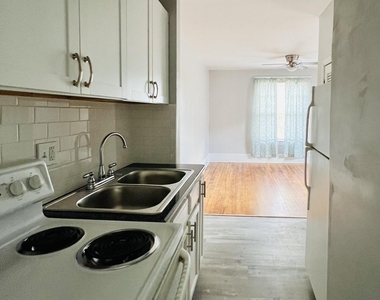 2322 Herschel Street - Photo Thumbnail 4