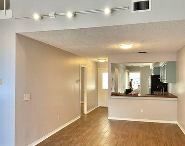 1185 Romaine Circle W - Photo Thumbnail 4