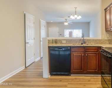 8144 Summerside Circle - Photo Thumbnail 2