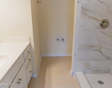 8144 Summerside Circle - Photo Thumbnail 7