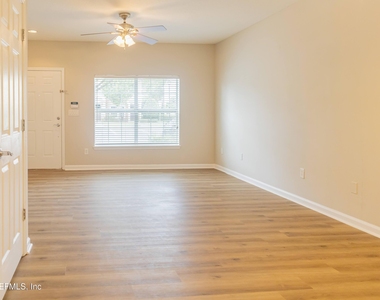 8144 Summerside Circle - Photo Thumbnail 4