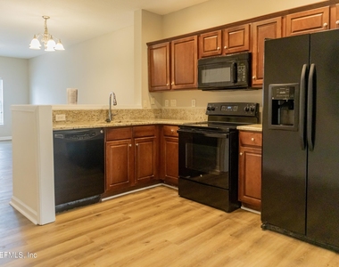8144 Summerside Circle - Photo Thumbnail 1