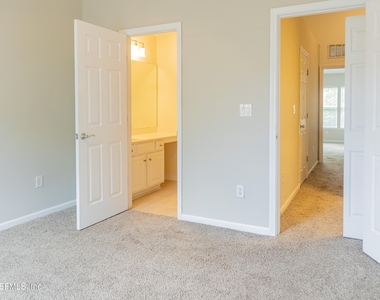 8144 Summerside Circle - Photo Thumbnail 9