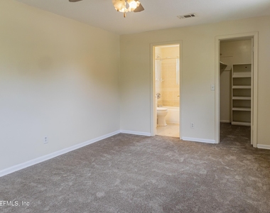 5039 Winchester Drive S - Photo Thumbnail 8