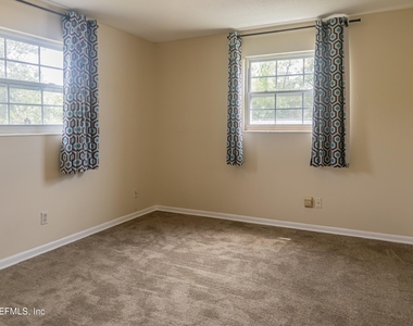 5039 Winchester Drive S - Photo Thumbnail 10