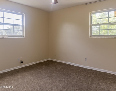 5039 Winchester Drive S - Photo Thumbnail 12