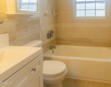 5039 Winchester Drive S - Photo Thumbnail 7