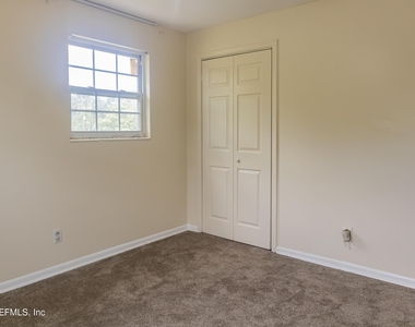 5039 Winchester Drive S - Photo Thumbnail 13