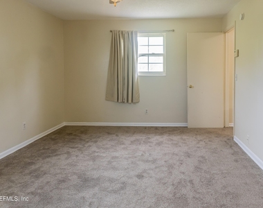 5039 Winchester Drive S - Photo Thumbnail 6