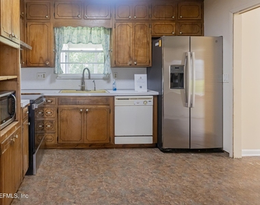 5039 Winchester Drive S - Photo Thumbnail 2