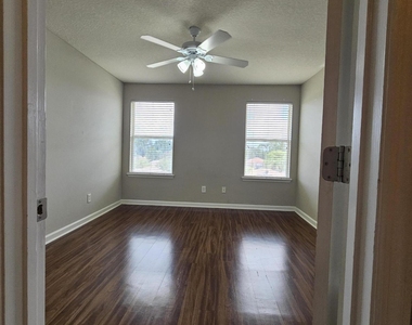 2334 Sunset Bluff Drive - Photo Thumbnail 9
