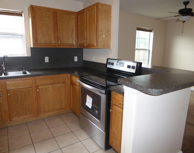 1017 Crestwood Street - Photo Thumbnail 7