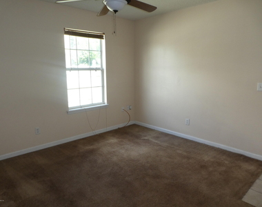 1017 Crestwood Street - Photo Thumbnail 13