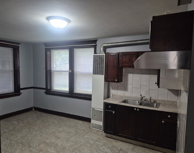 2813 S Lawndale Avenue - Photo Thumbnail 10