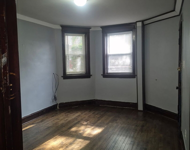 2813 S Lawndale Avenue - Photo Thumbnail 1