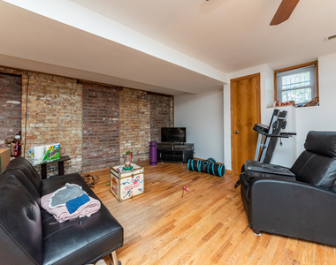 1535 W Leland Avenue - Photo Thumbnail 2