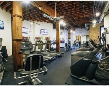 226 N Clinton Street - Photo Thumbnail 10
