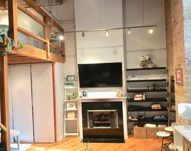 226 N Clinton Street - Photo Thumbnail 4