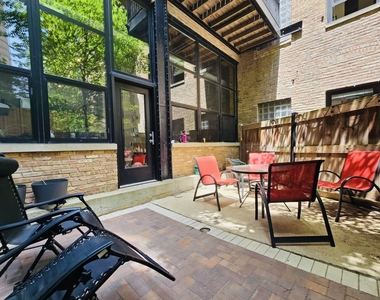 226 N Clinton Street - Photo Thumbnail 3