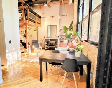 226 N Clinton Street - Photo Thumbnail 6