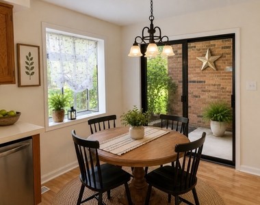 986 West Court - Photo Thumbnail 7