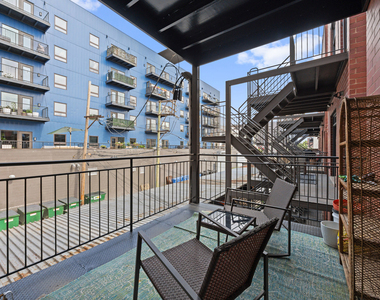 1755 N Artesian Avenue - Photo Thumbnail 19