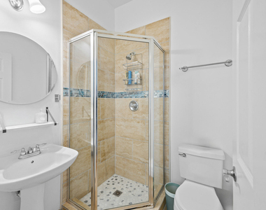1755 N Artesian Avenue - Photo Thumbnail 18