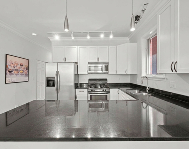 1755 N Artesian Avenue - Photo Thumbnail 11