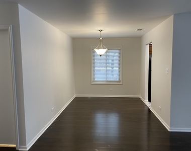 905 Knottingham Drive - Photo Thumbnail 4
