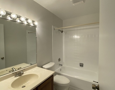 905 Knottingham Drive - Photo Thumbnail 16