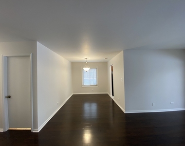 905 Knottingham Drive - Photo Thumbnail 3