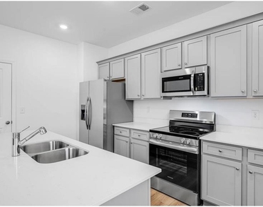 16 Gulfstream Drive - Photo Thumbnail 4