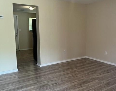 1433 Helon Street - Photo Thumbnail 2