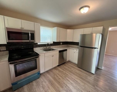 1433 Helon Street - Photo Thumbnail 3