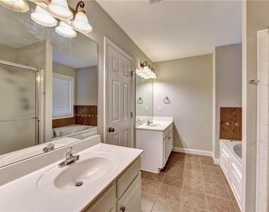 410 Ruby Forest Parkway - Photo Thumbnail 23