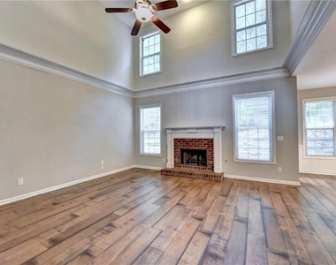 410 Ruby Forest Parkway - Photo Thumbnail 7