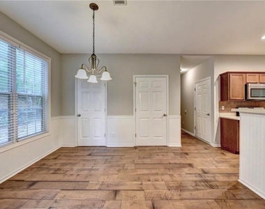410 Ruby Forest Parkway - Photo Thumbnail 8