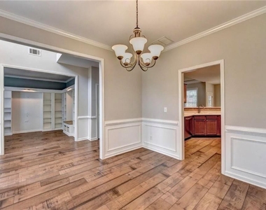 410 Ruby Forest Parkway - Photo Thumbnail 9