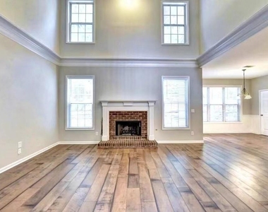 410 Ruby Forest Parkway - Photo Thumbnail 2