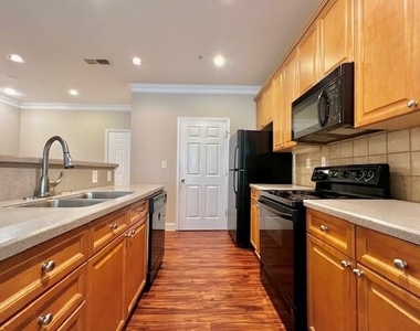 1208 Stratford - Photo Thumbnail 1