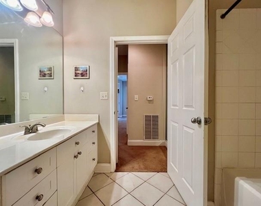 1208 Stratford - Photo Thumbnail 5