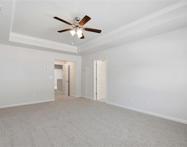 1404 Gray Branch Drive - Photo Thumbnail 10