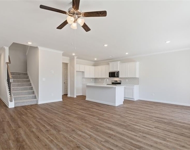 1404 Gray Branch Drive - Photo Thumbnail 8