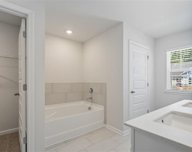 1404 Gray Branch Drive - Photo Thumbnail 11