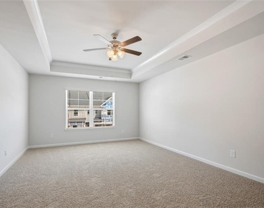 1404 Gray Branch Drive - Photo Thumbnail 12