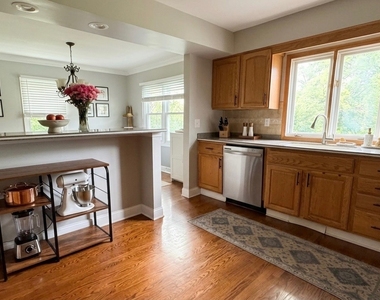 552 Dawes Avenue - Photo Thumbnail 7