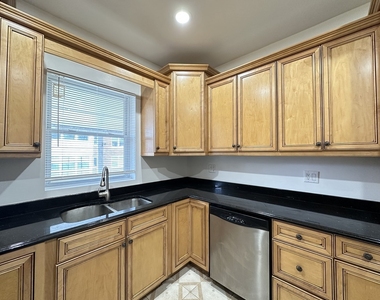 2611 Walnut Street - Photo Thumbnail 2