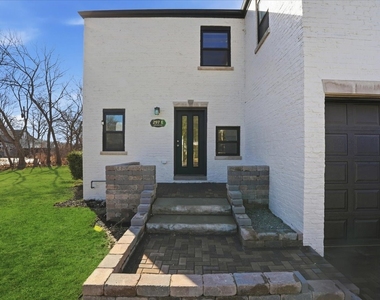 297 E Lakeview Avenue - Photo Thumbnail 2