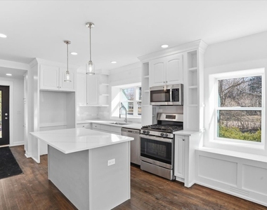 297 E Lakeview Avenue - Photo Thumbnail 9