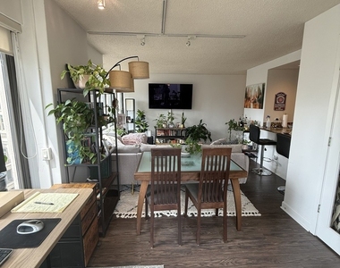 30 E Huron Street - Photo Thumbnail 4